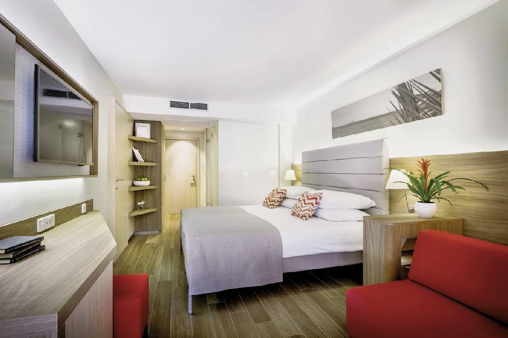 Valamar Girandella Family Hotel