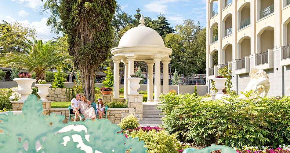 Astor Garden