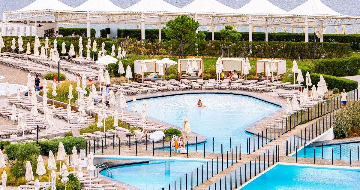 Wave Resort
