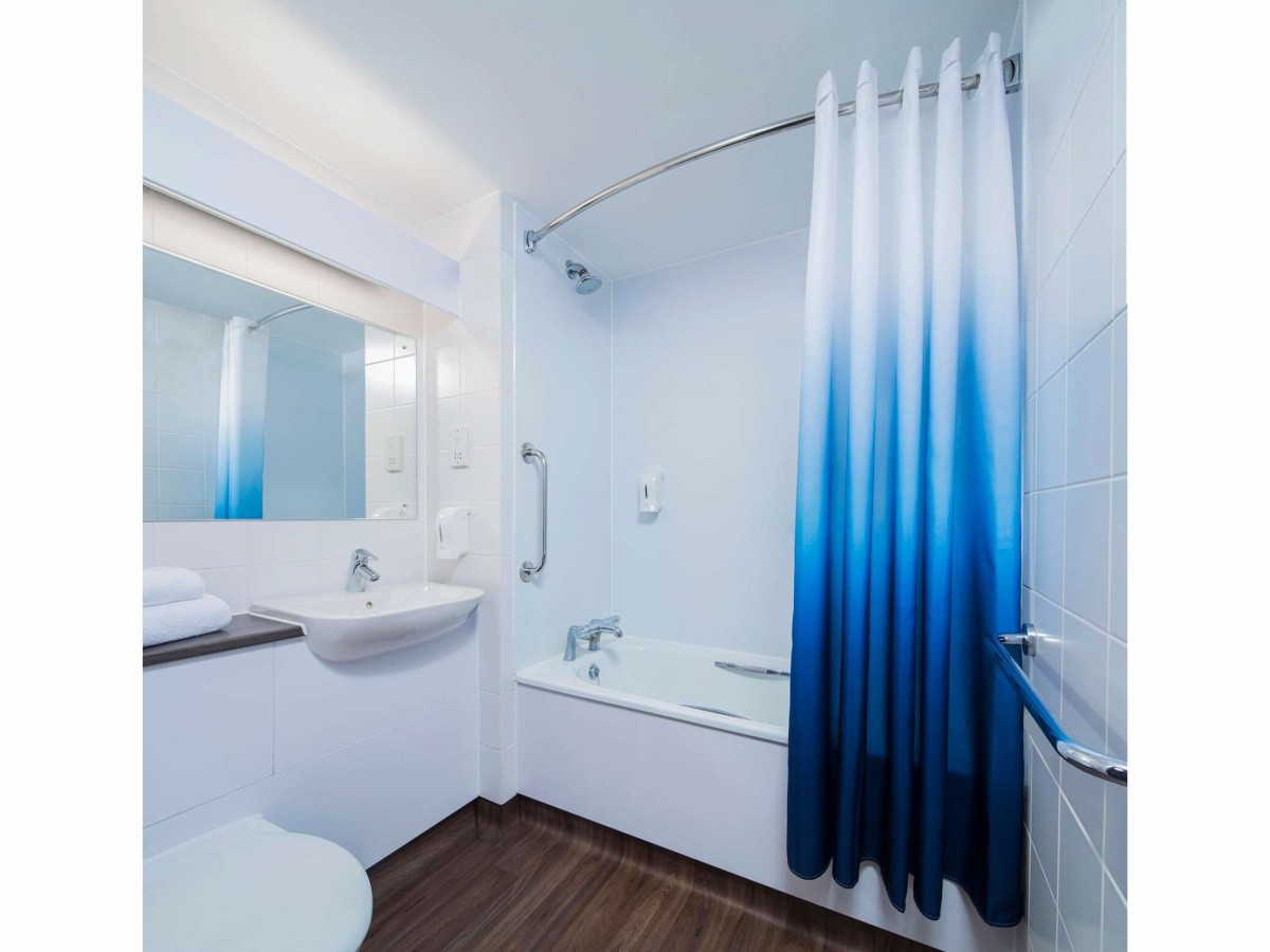Travelodge London Central City Road