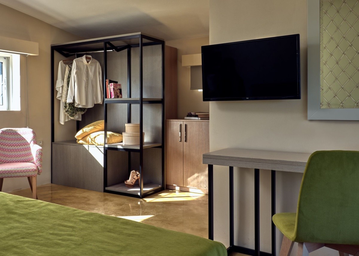 Koukounaria & Suites