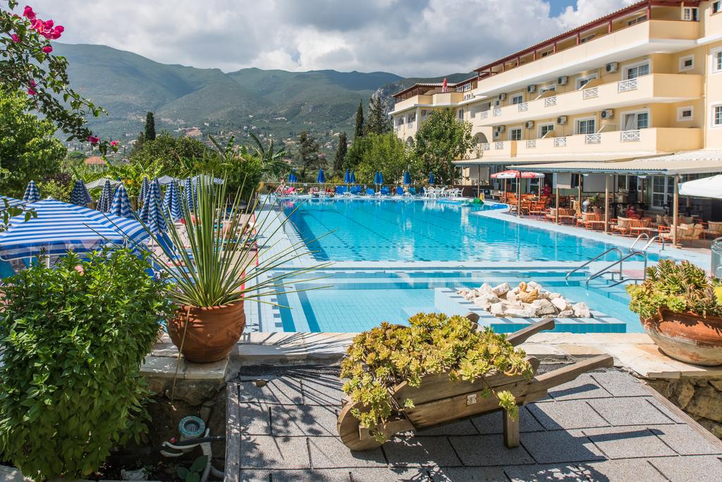 Koukounaria & Suites