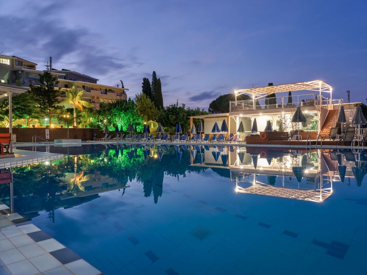 Koukounaria & Suites