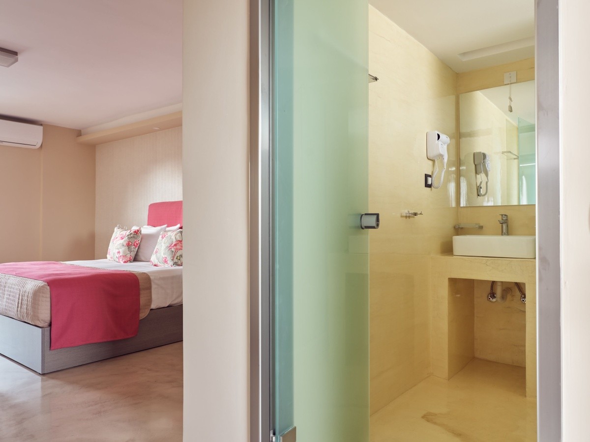 Koukounaria & Suites