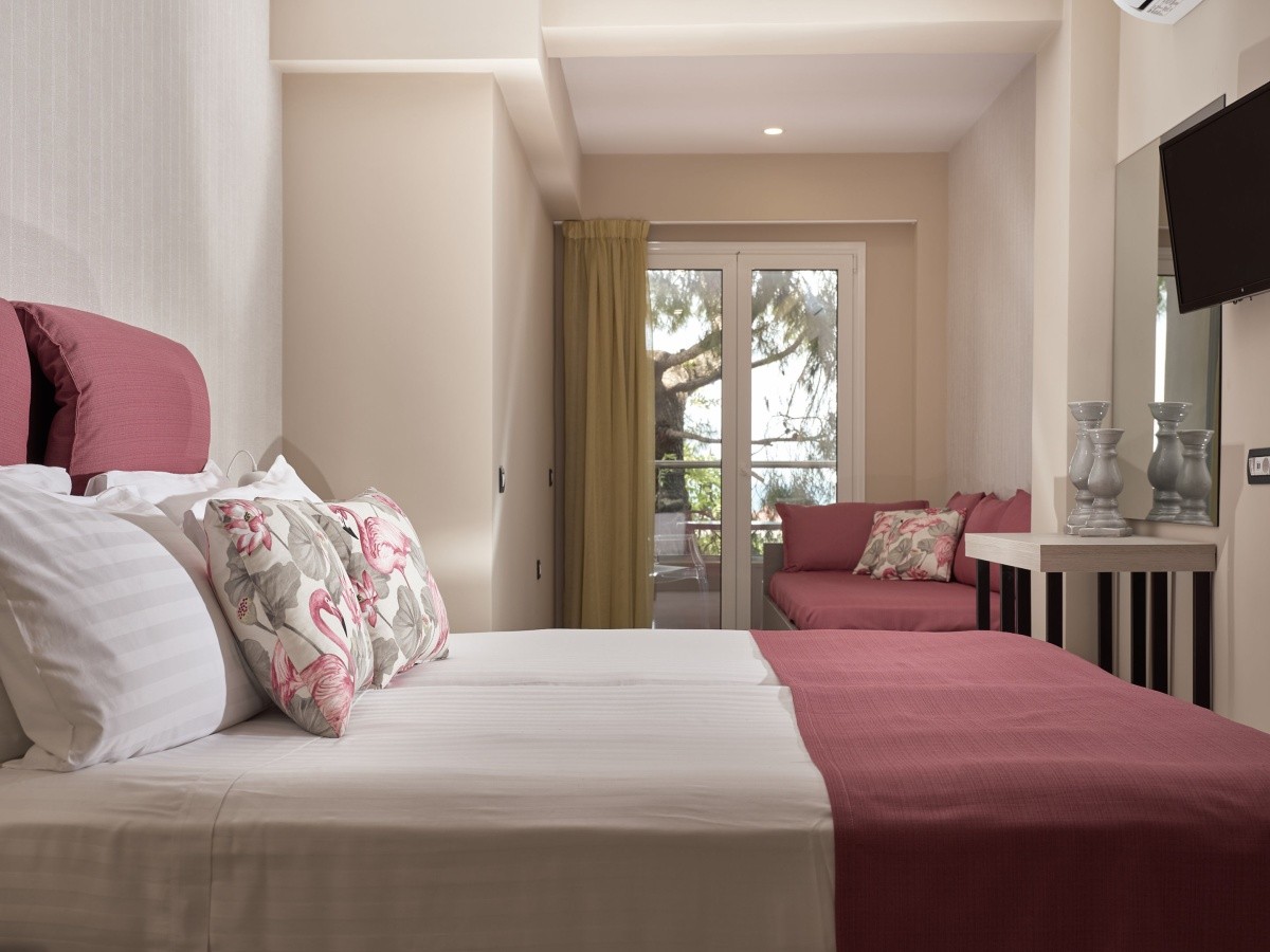 Koukounaria & Suites