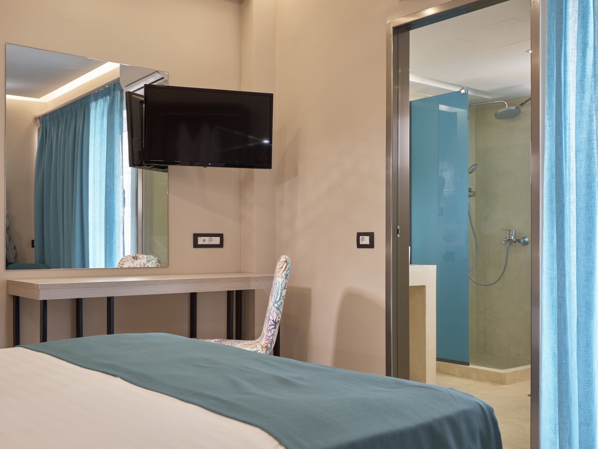 Koukounaria & Suites