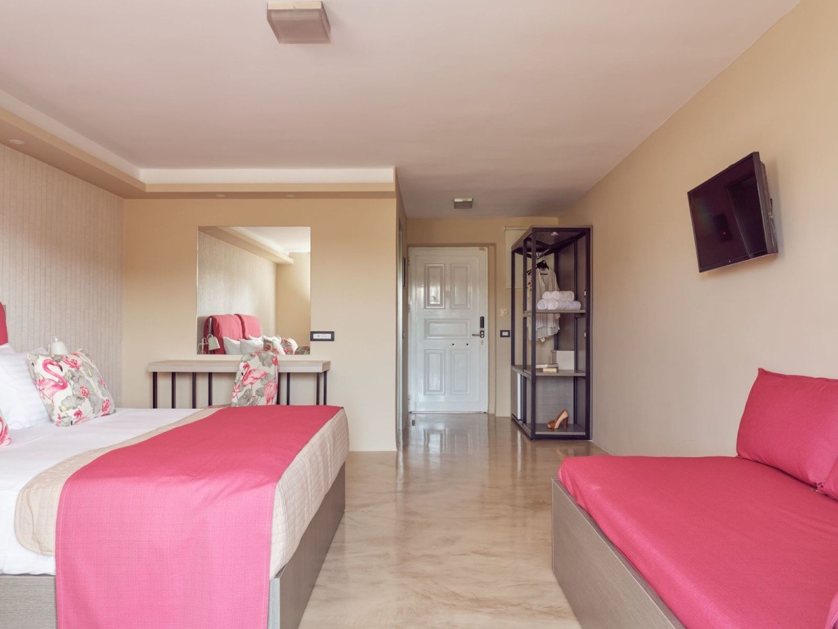 Koukounaria & Suites