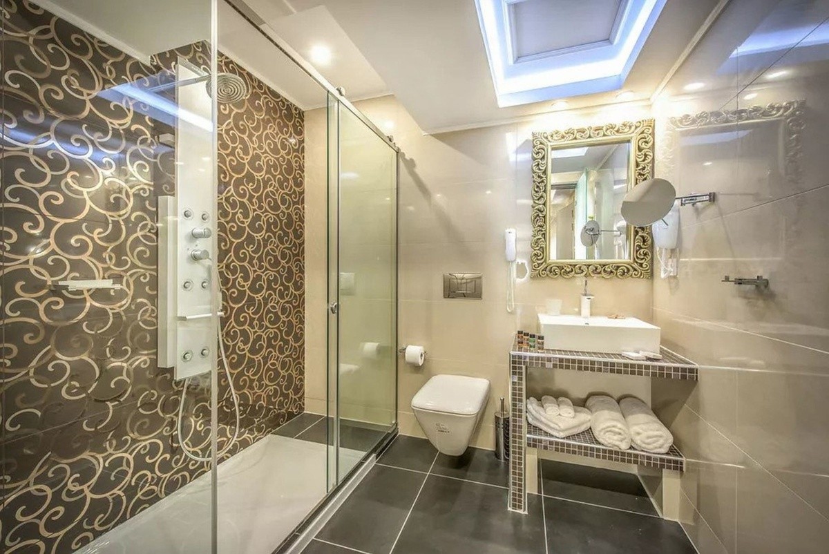 Koukounaria & Suites
