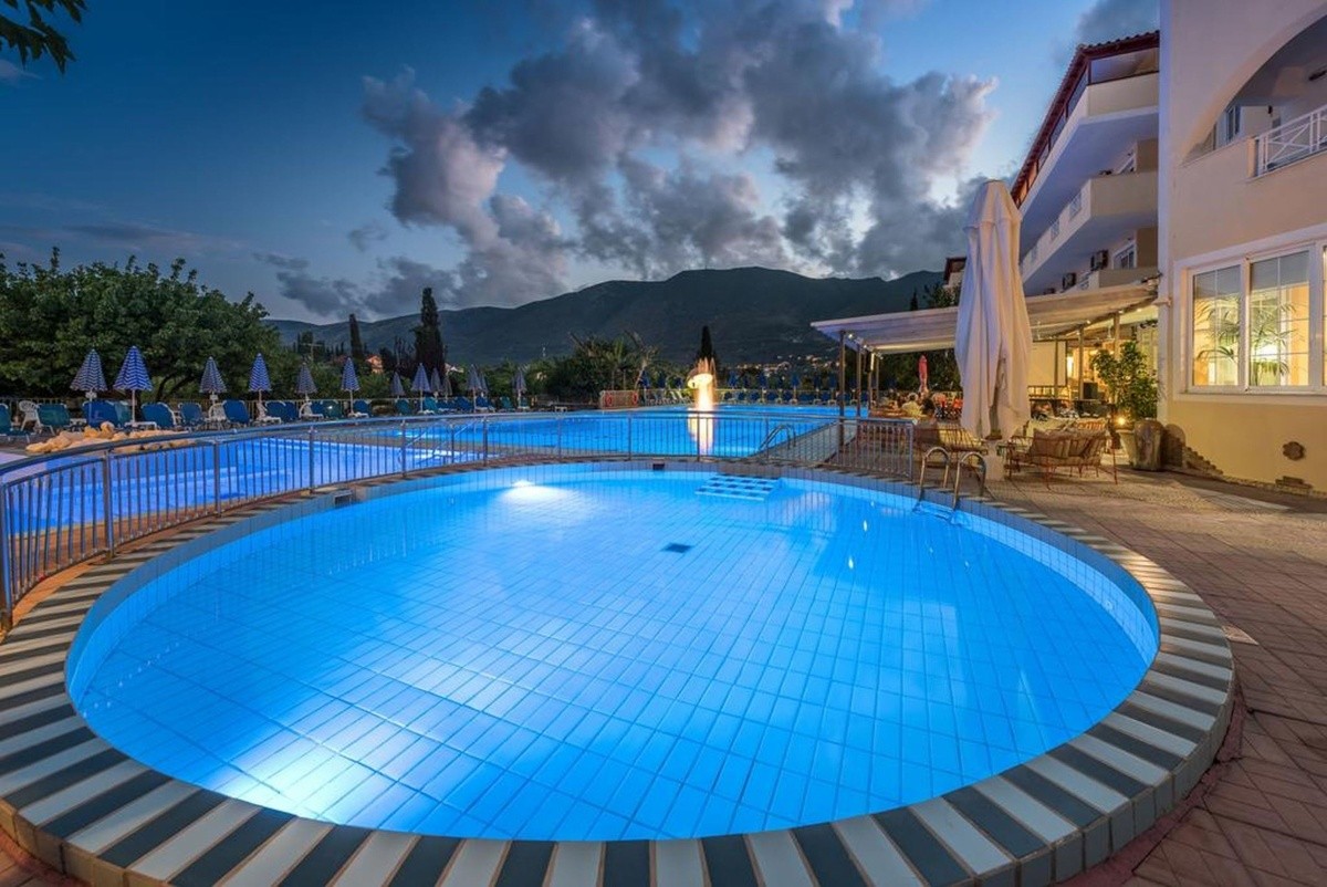 Koukounaria & Suites