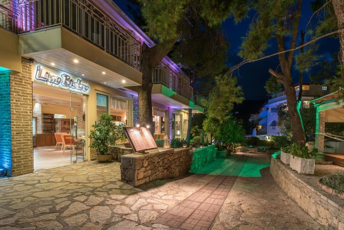 Koukounaria & Suites