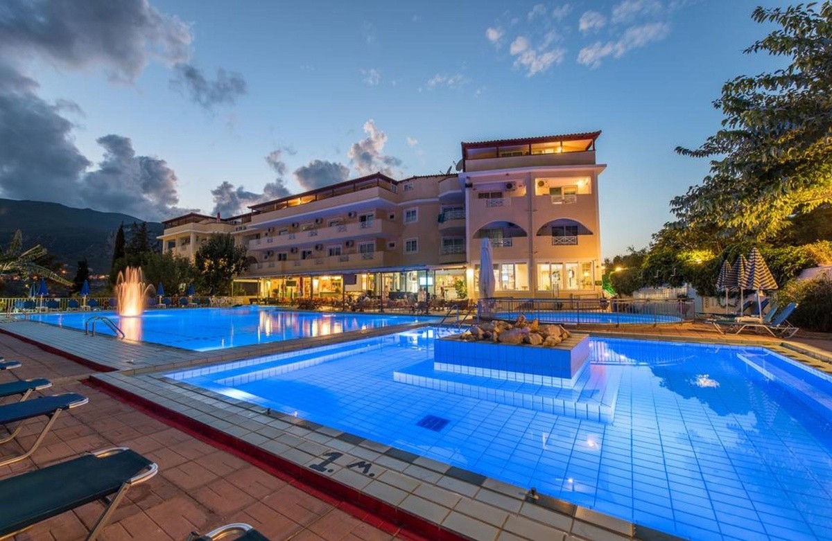 Koukounaria & Suites