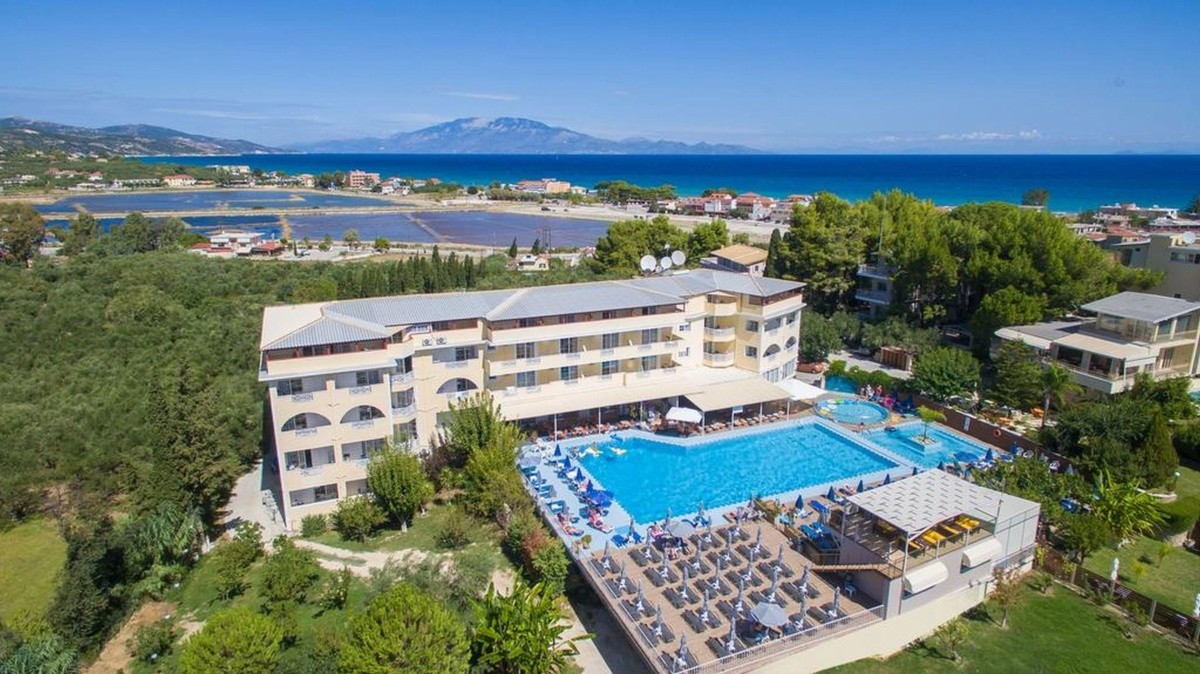 Koukounaria & Suites