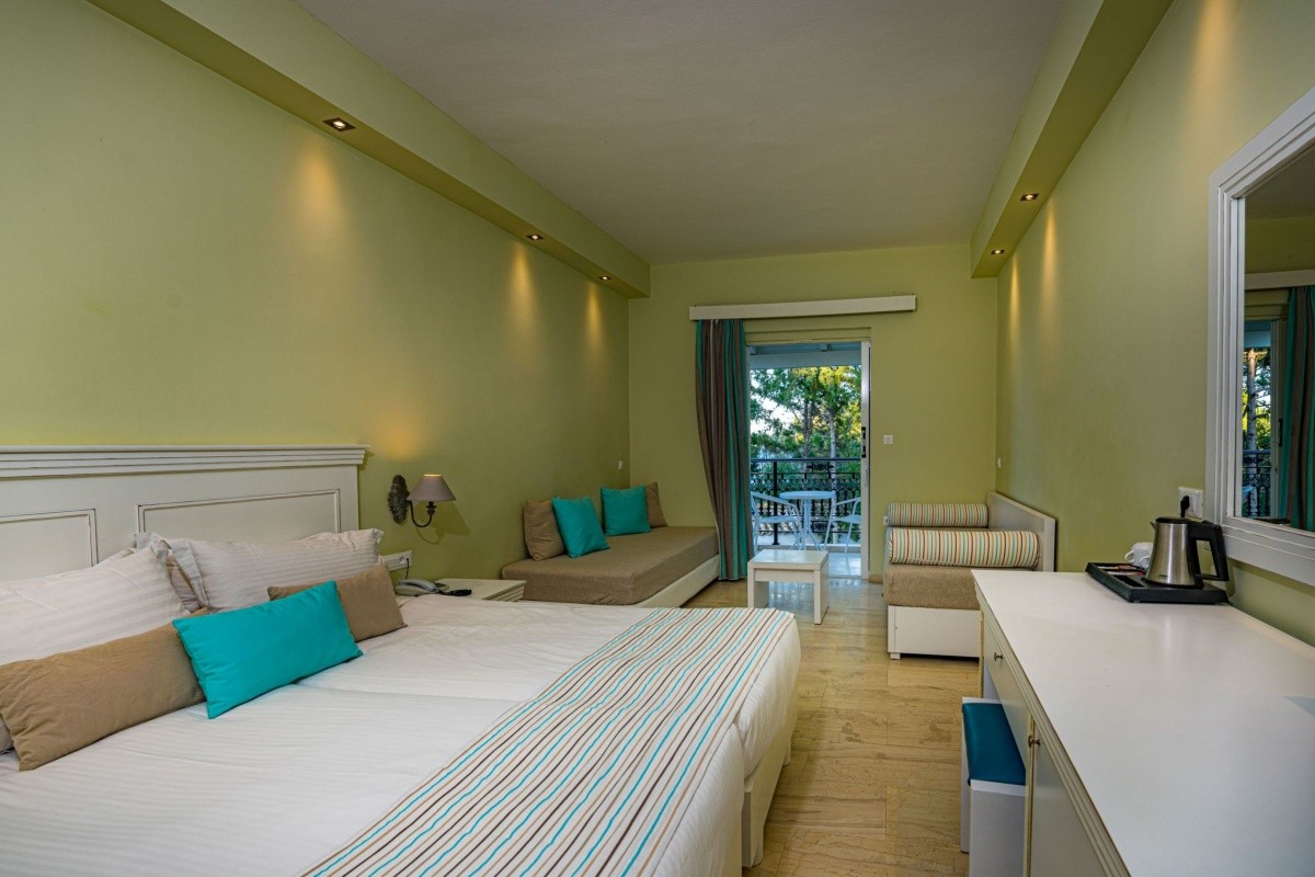 Alexandra Beach Resort & Spa