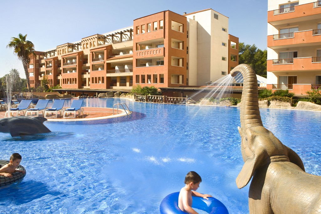 H10 Mediterranean Village