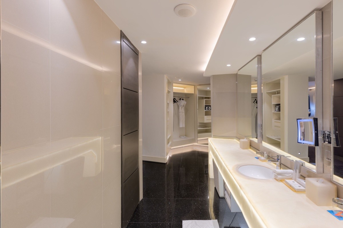 V Dubai Curio Collection By Hilton