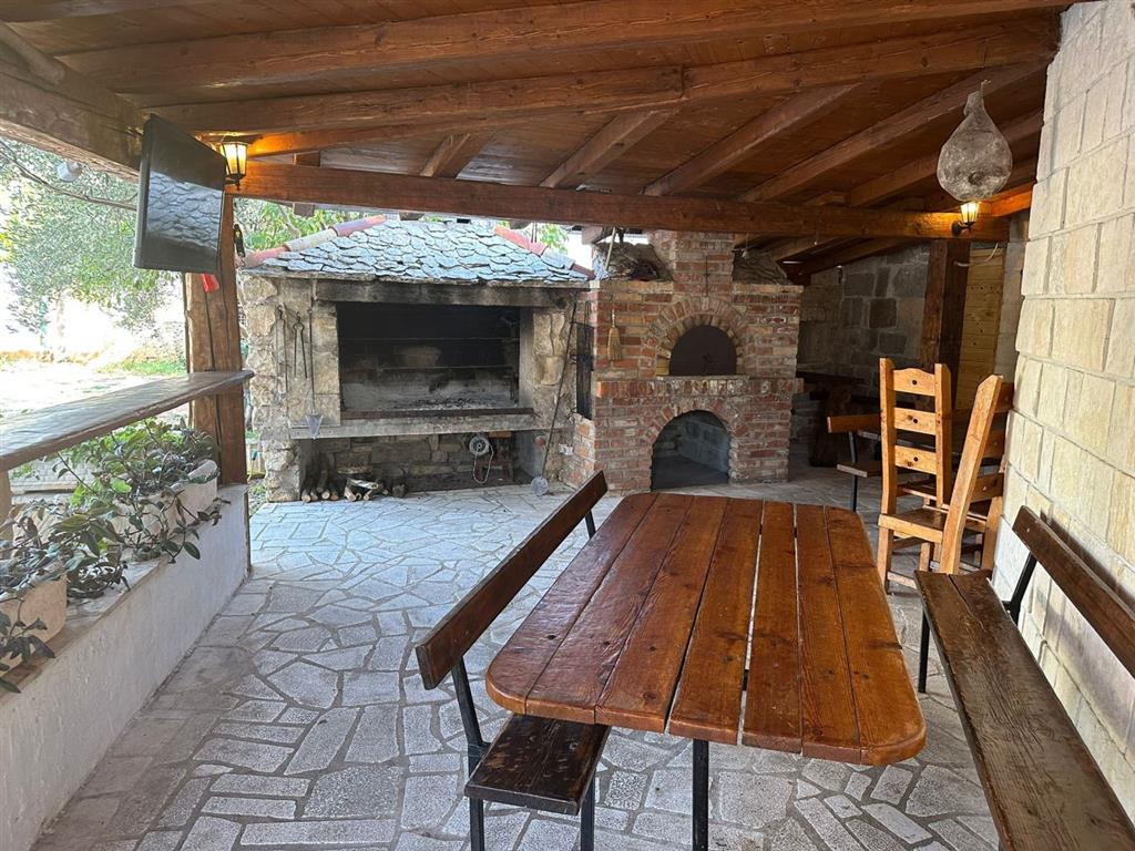 Villa Ruža S Bazénem