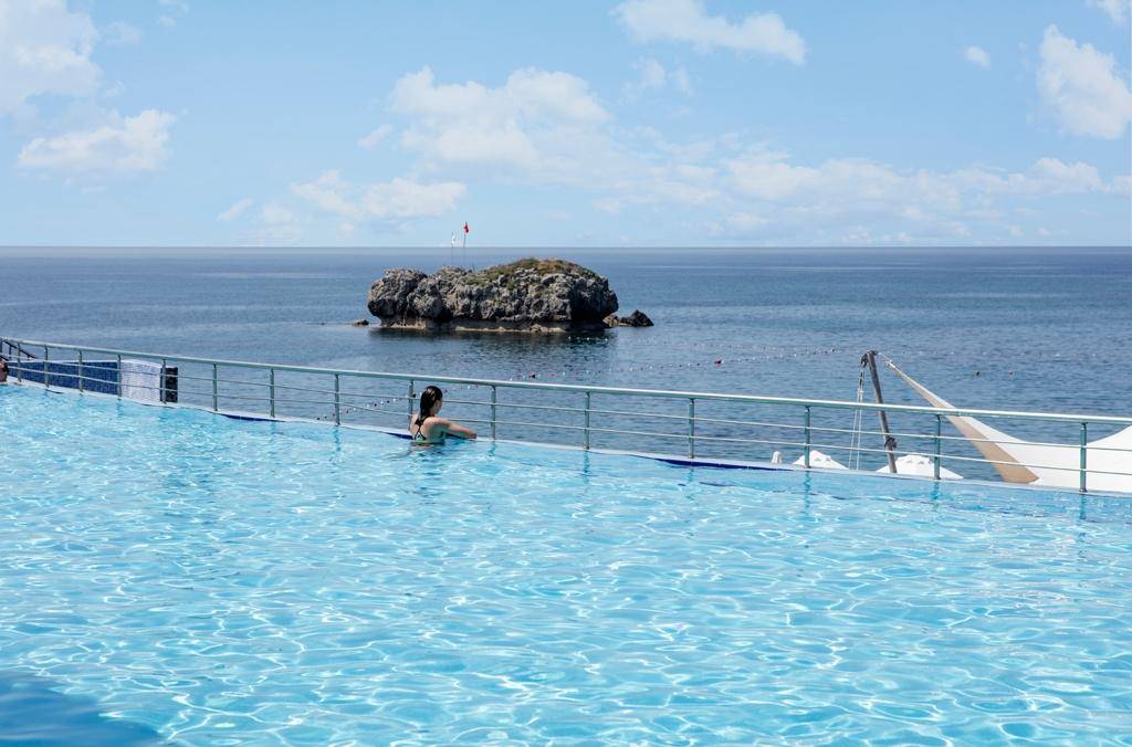 Granada Luxury Beach