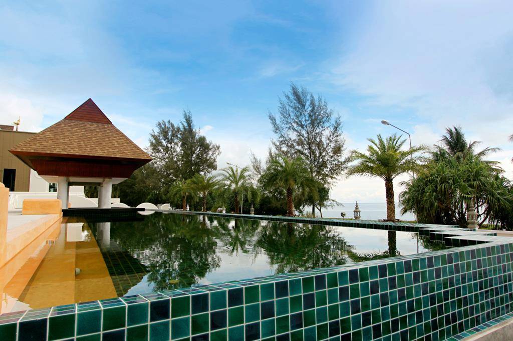Maikhao Palm Beach Resort