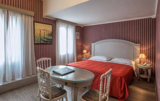 La Fenice Et Des Artistes