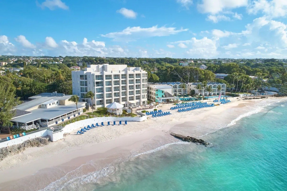 Sea Breeze Beach House (Oistins)