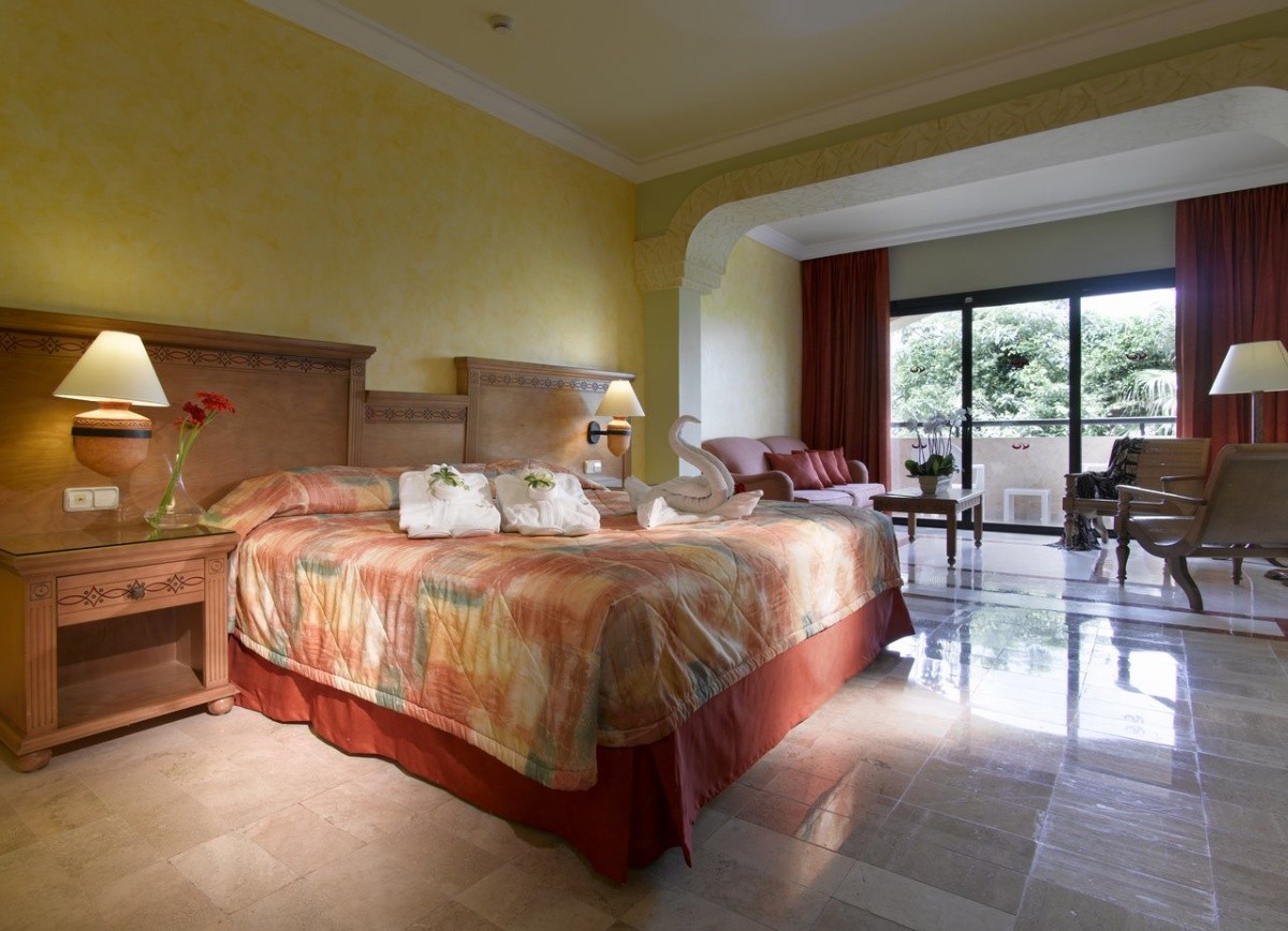 Grand Palladium Colonial