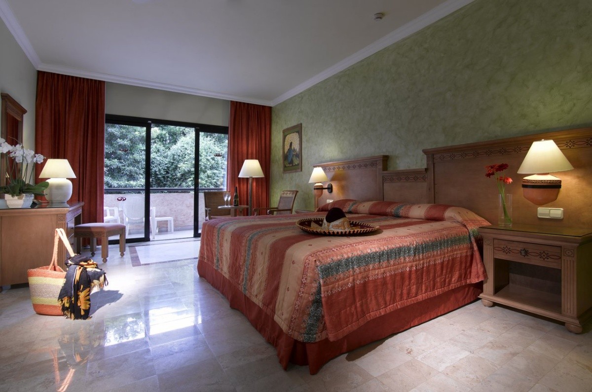 Grand Palladium Colonial