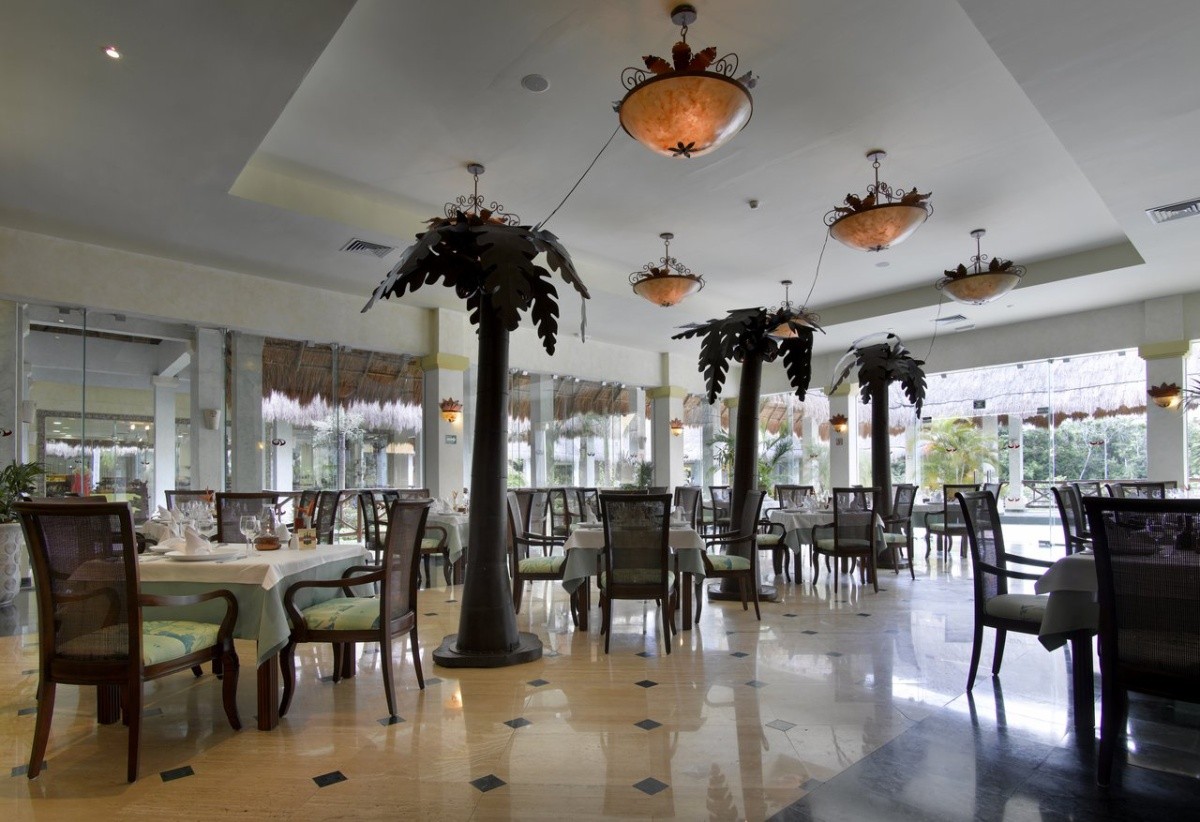 Grand Palladium Colonial