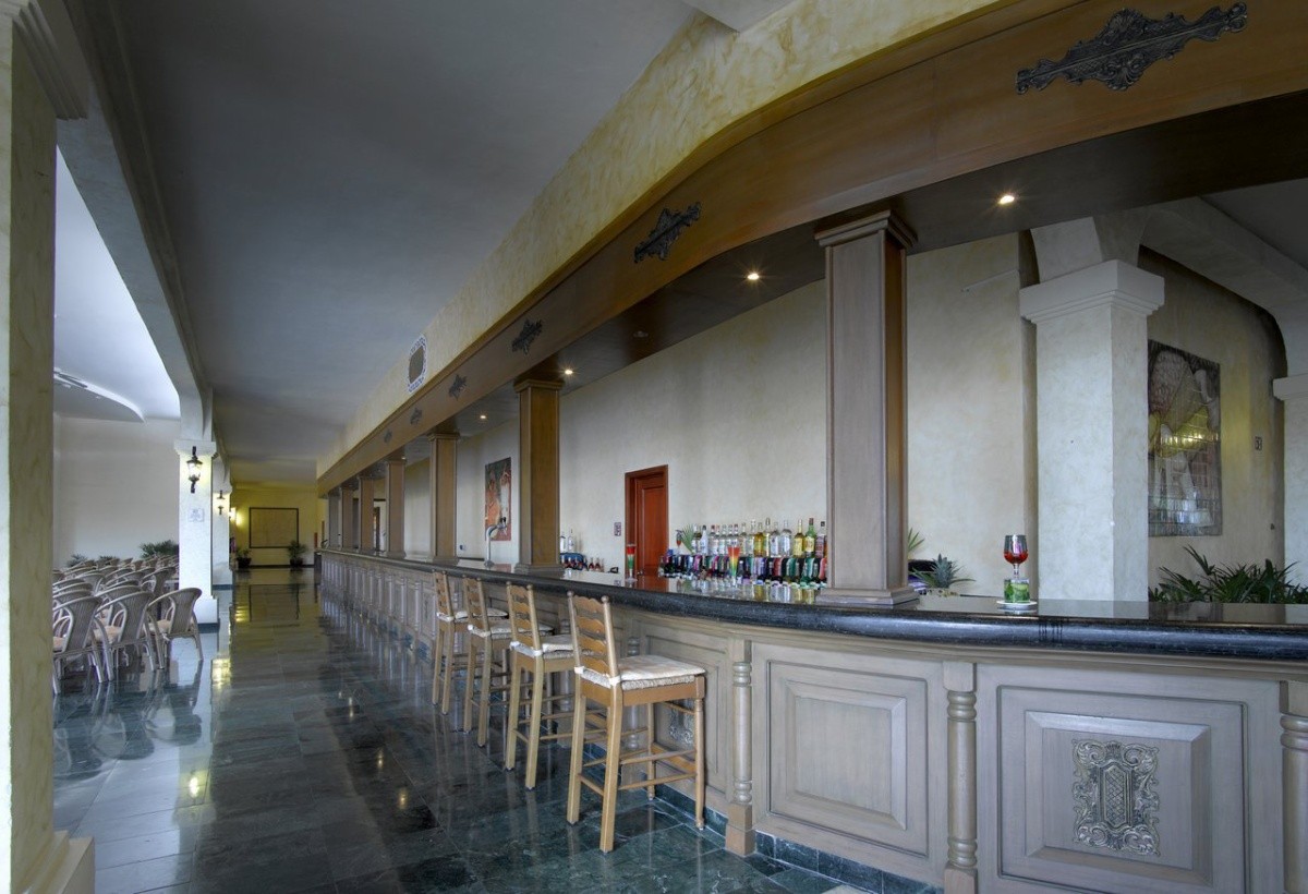 Grand Palladium Colonial