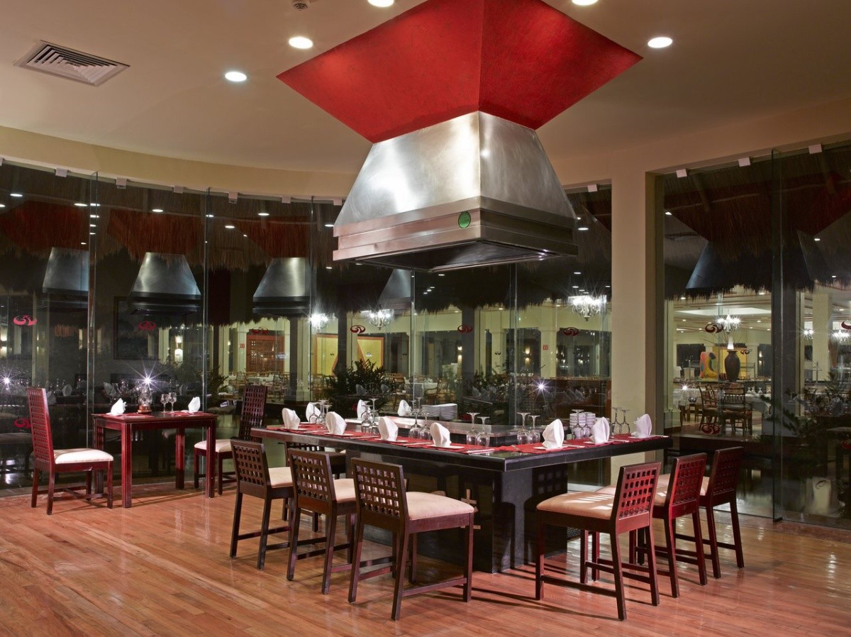 Grand Palladium Colonial