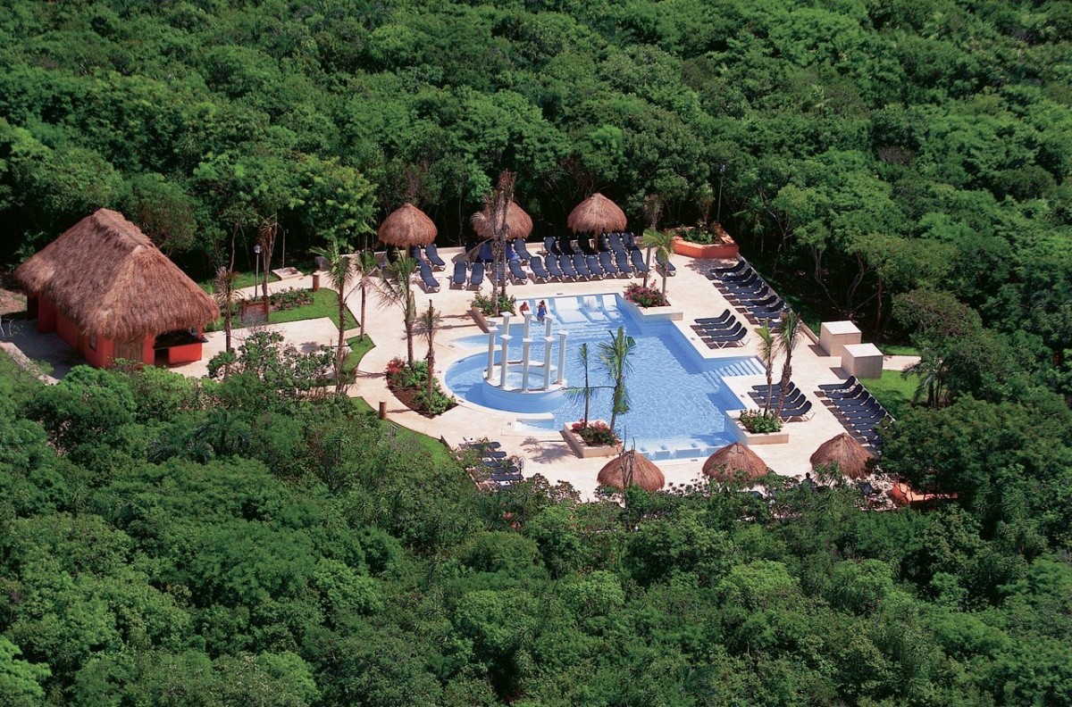 Grand Palladium Colonial