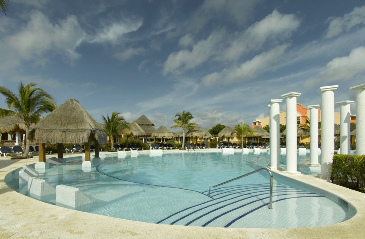Grand Palladium Colonial
