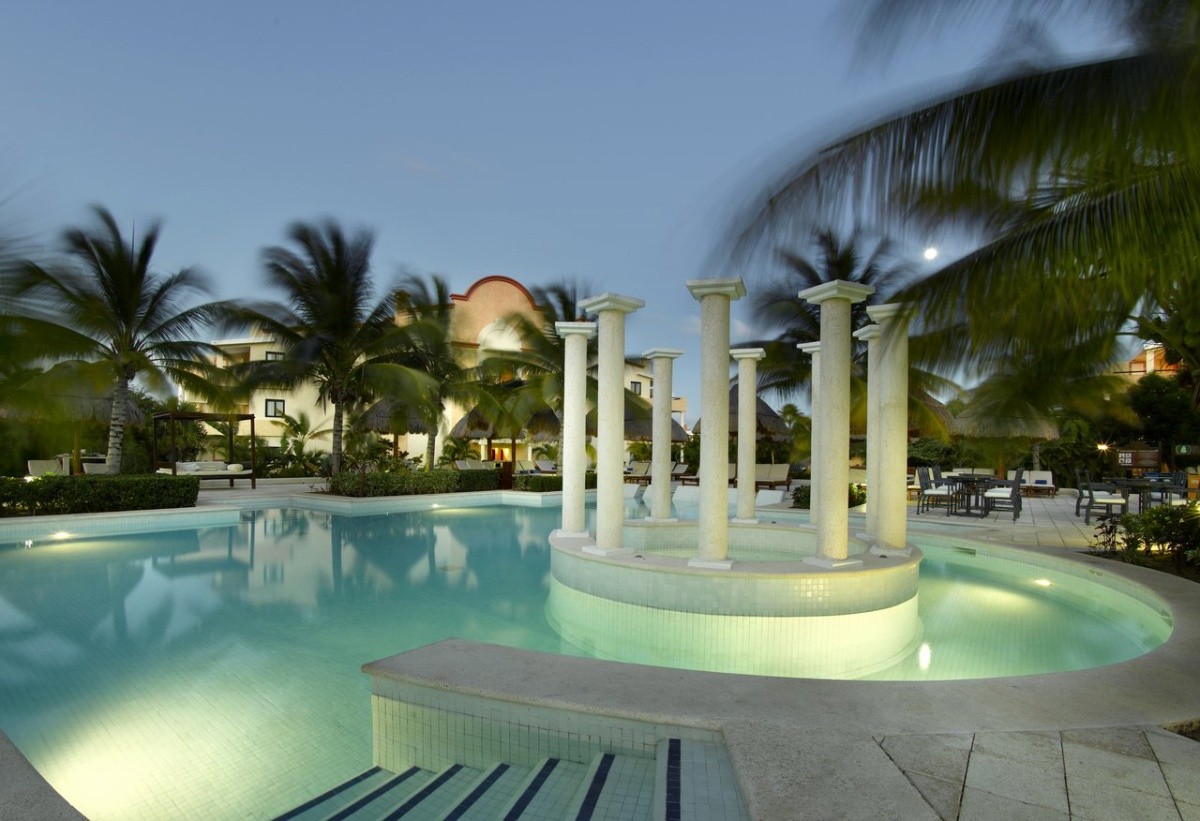 Grand Palladium Colonial