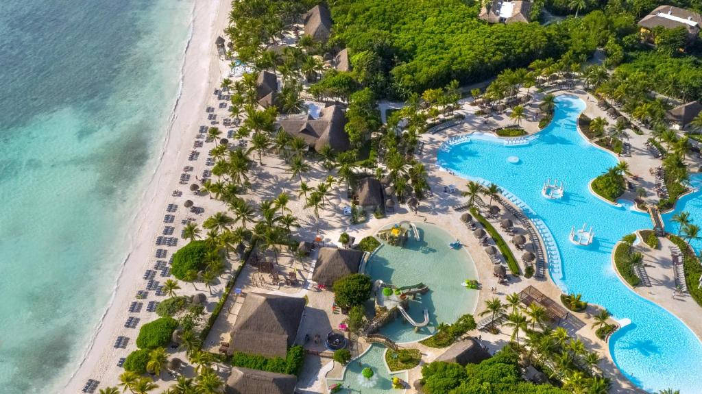 Grand Palladium Colonial