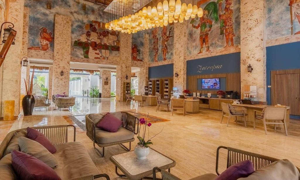 Grand Palladium Colonial