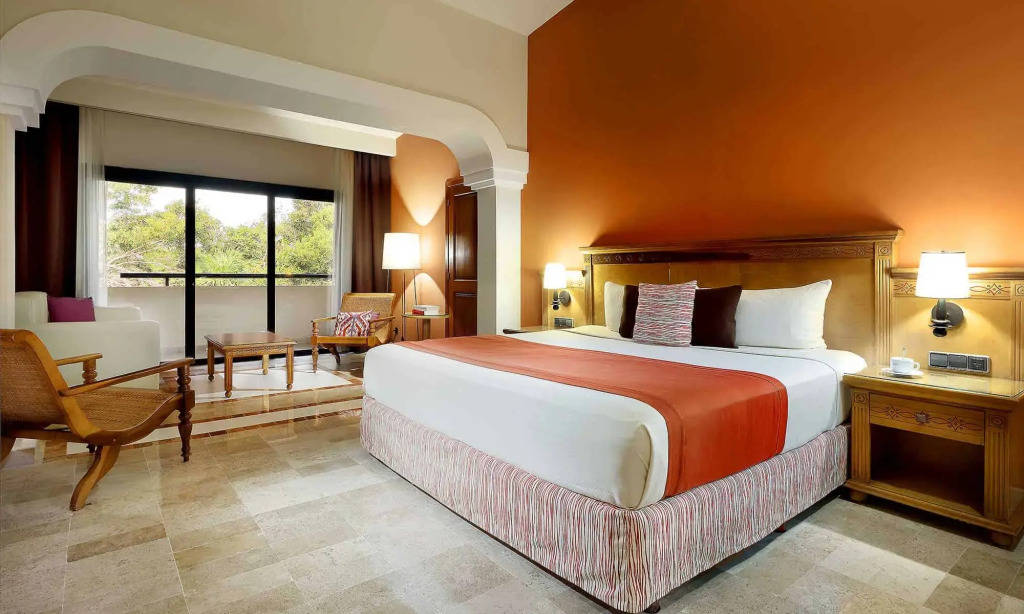 Grand Palladium Colonial