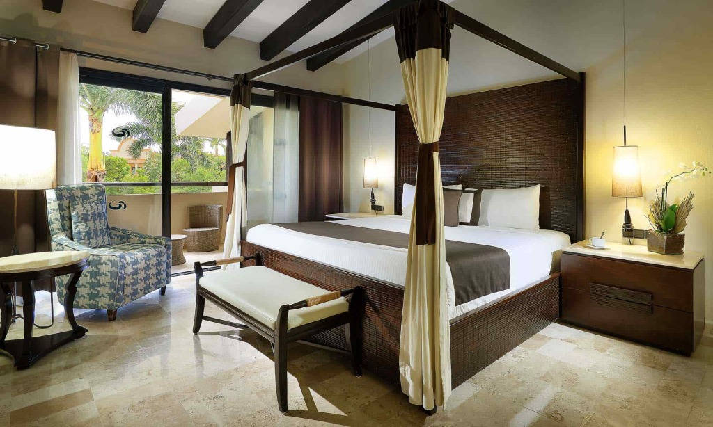 Grand Palladium Colonial