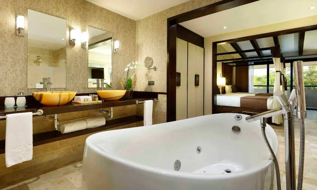 Grand Palladium Colonial