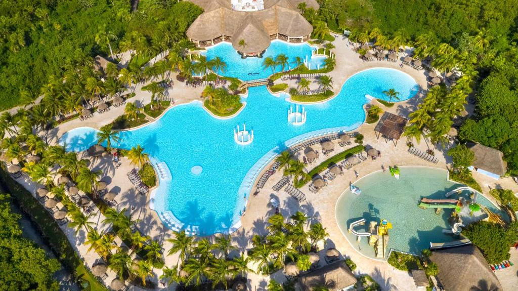 Grand Palladium Colonial