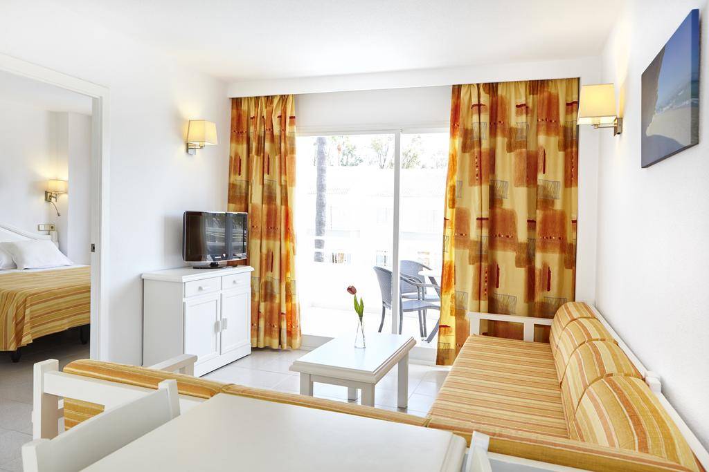 Universal Aparthotel Elisa