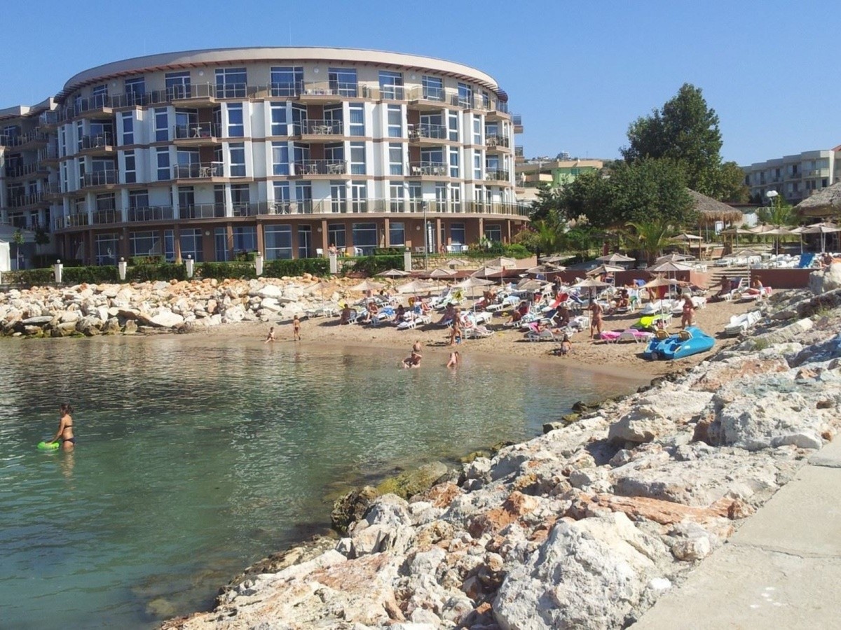 Royal Bay Apartments (Ikantalak)