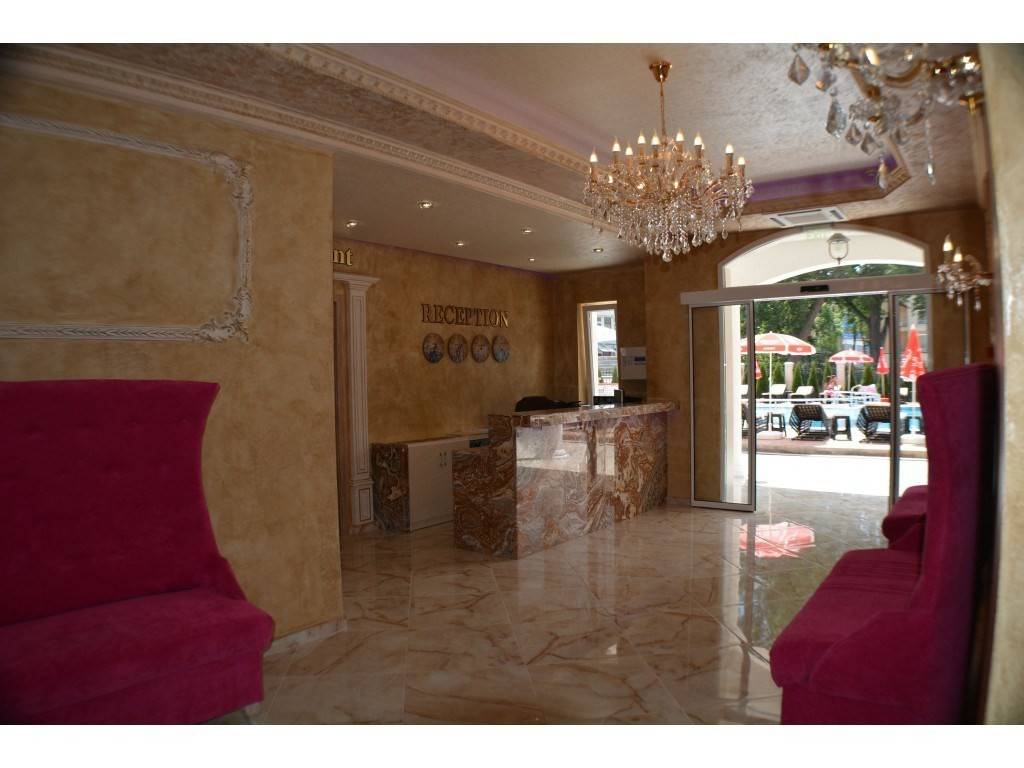Avenue Deluxe