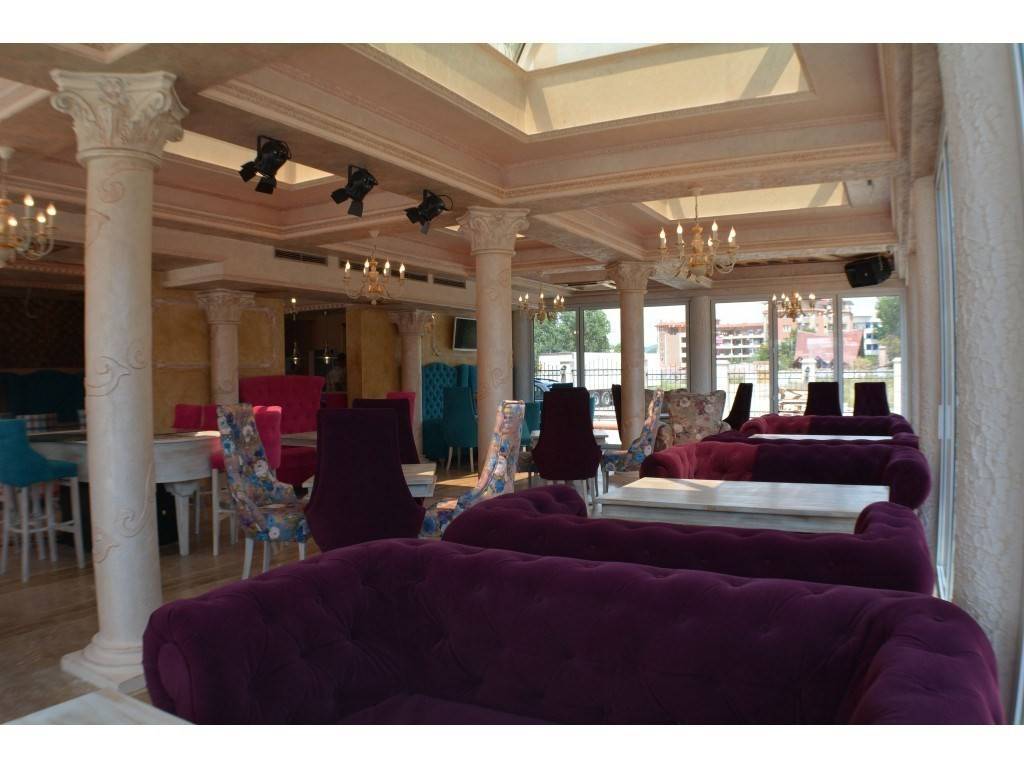 Avenue Deluxe