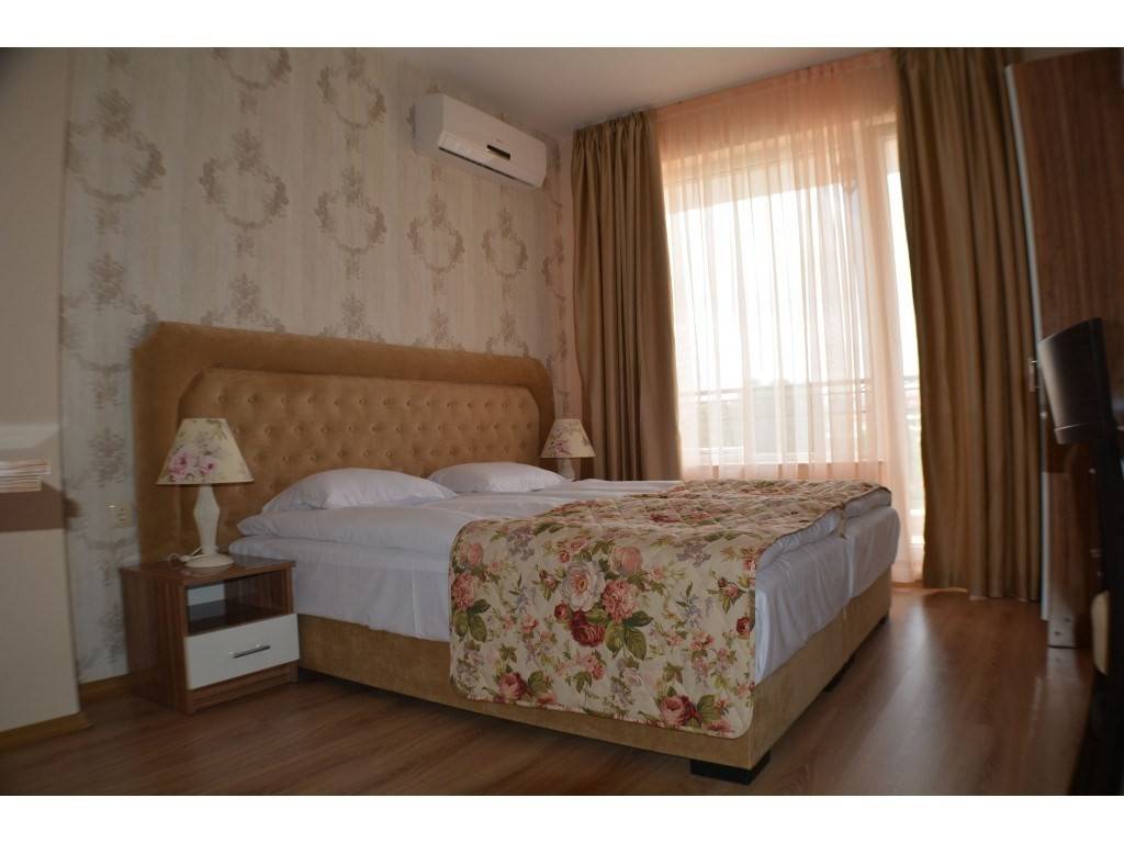 Avenue Deluxe