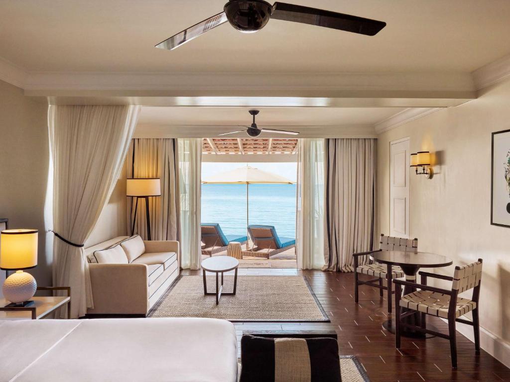 Fairmont Royal Pavilon