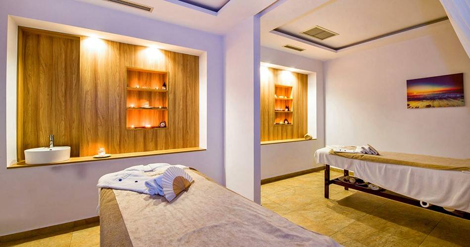 Kiani Beach Resort