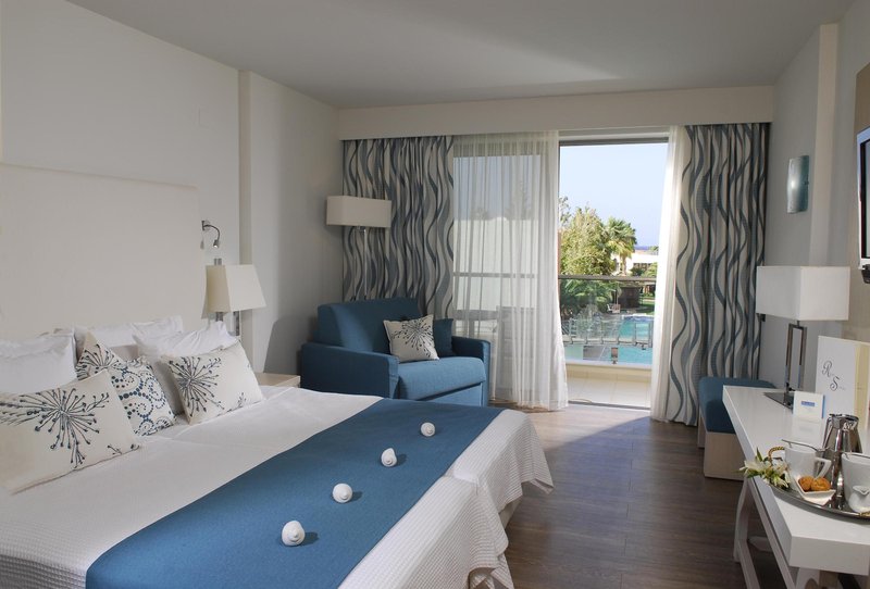 Minos Mare Royal
