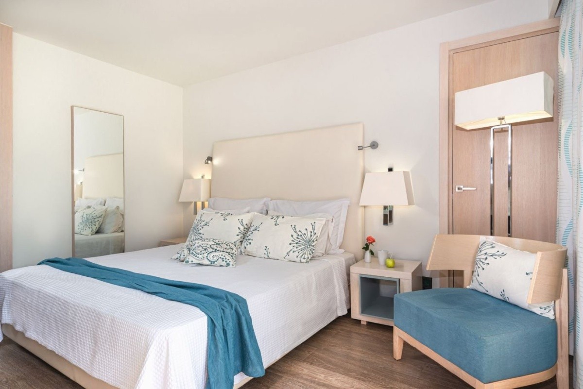 Minos Mare Royal