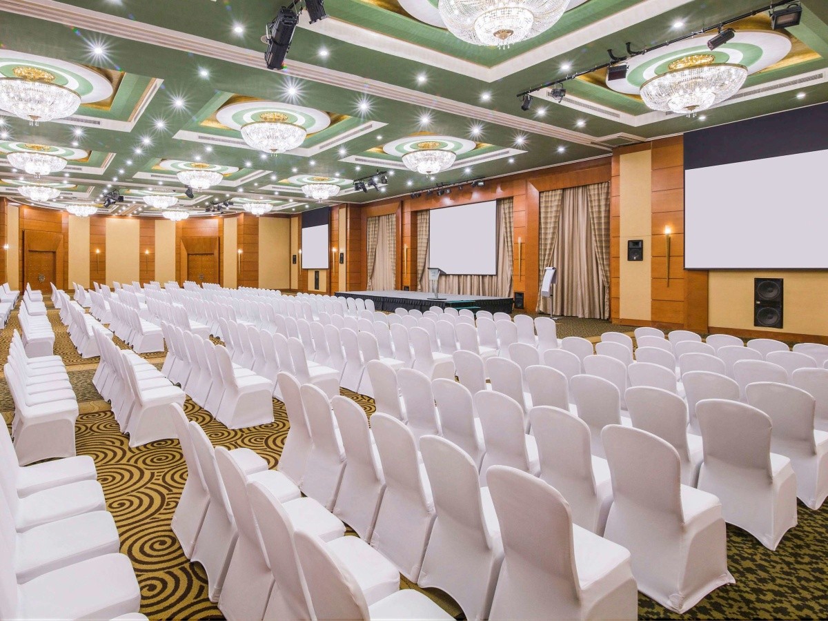 Swissôtel Al Murooj Dubai