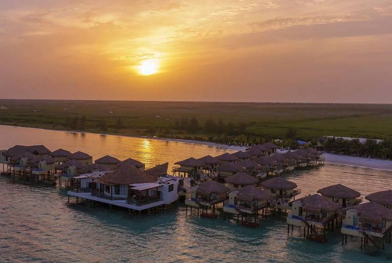 Palafitos Overwater Bungalows (Playa Maroma)