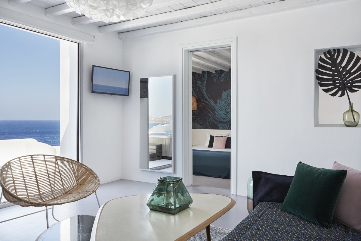 Kouros Hotel & Suites